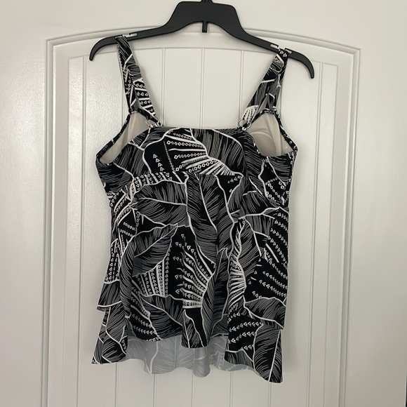 Ruffled front women’s swimsuit top — size 16 - Picture 2 of 5